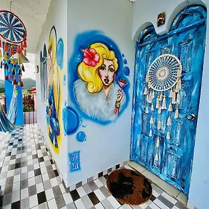 La Fuente House Hotel